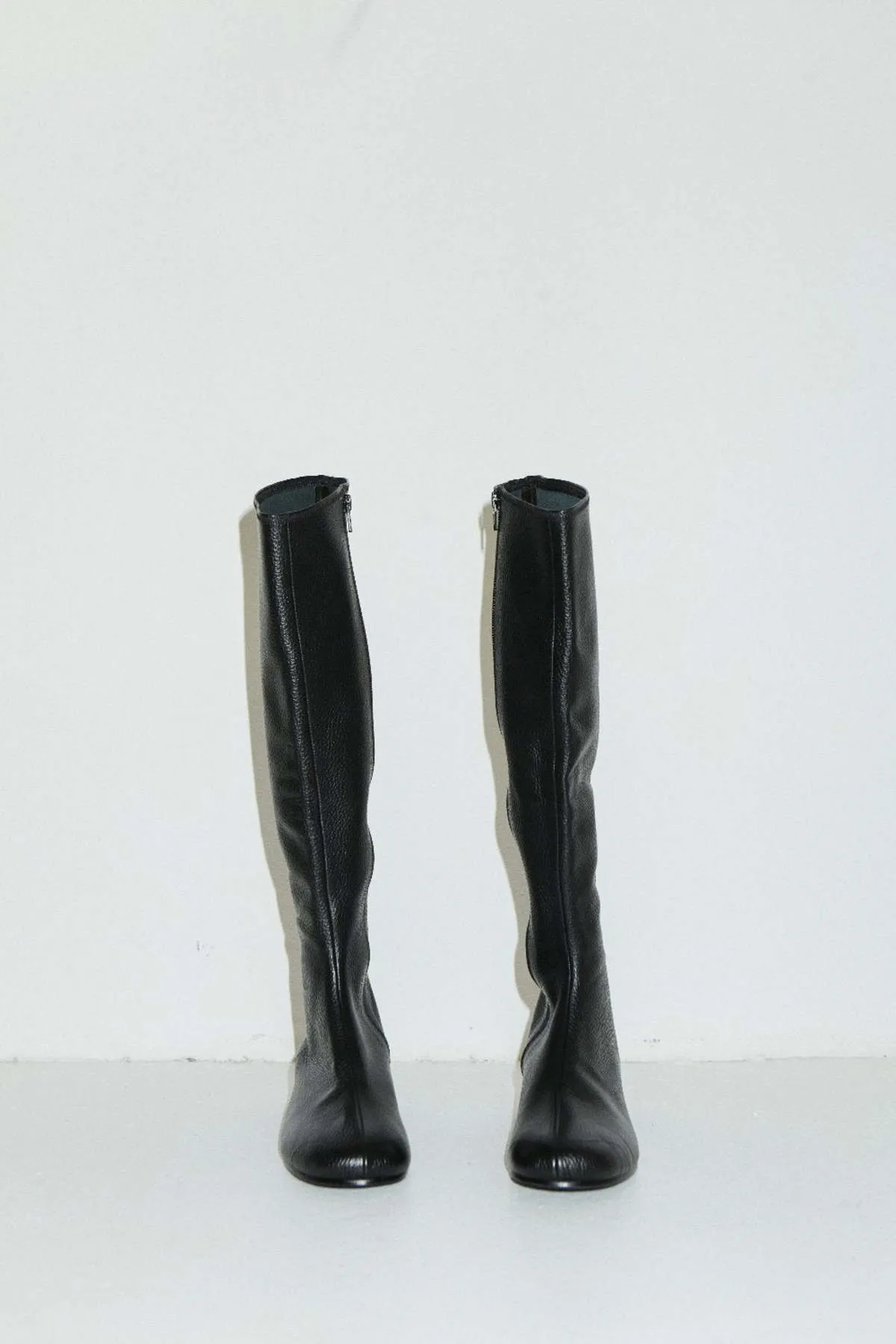 Black Dubi Curvo flat boots