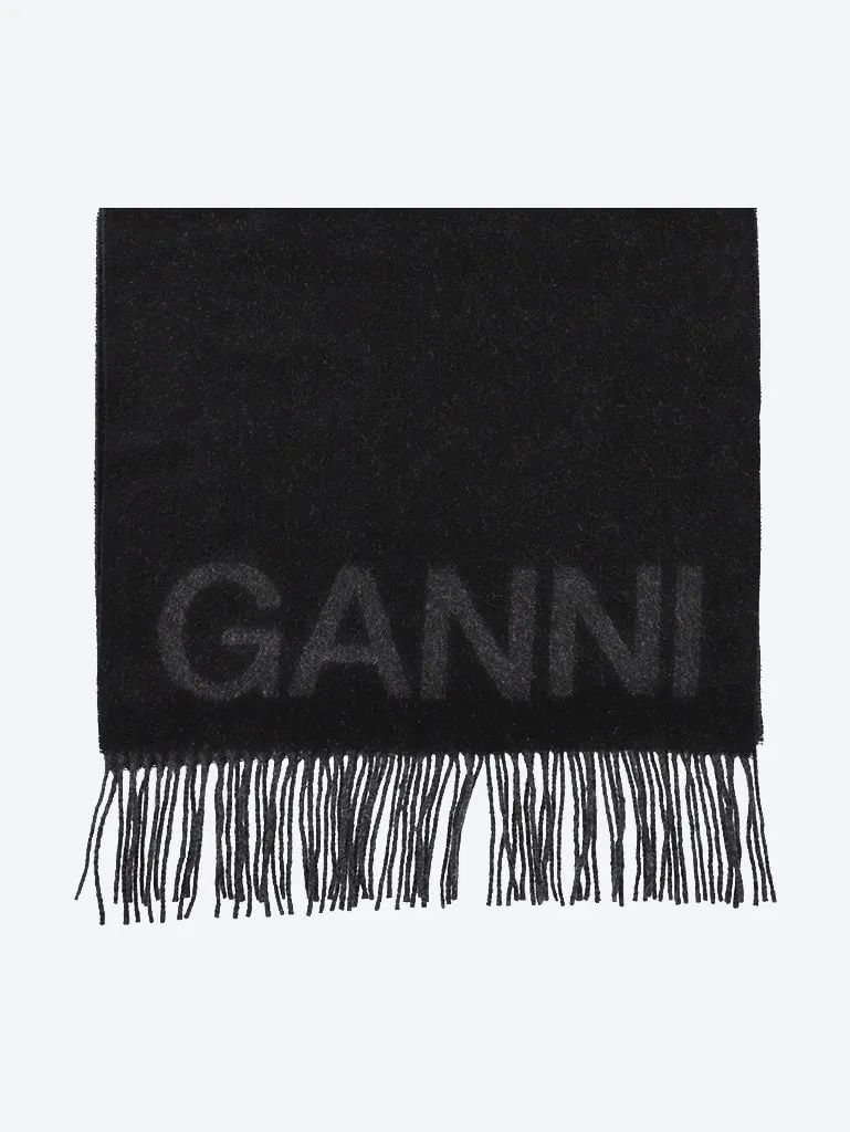 Wool scarf with fringe