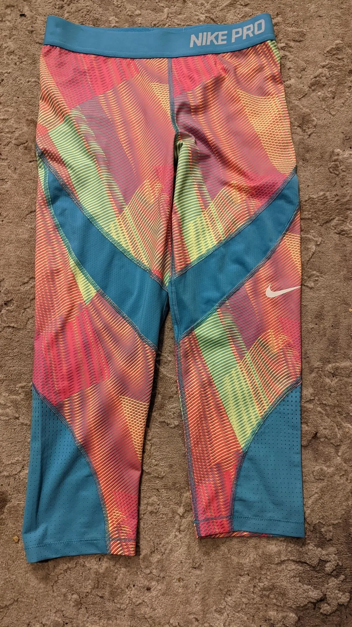 Nike Hypercool Dri Fit 3/4 Leggings for Girls