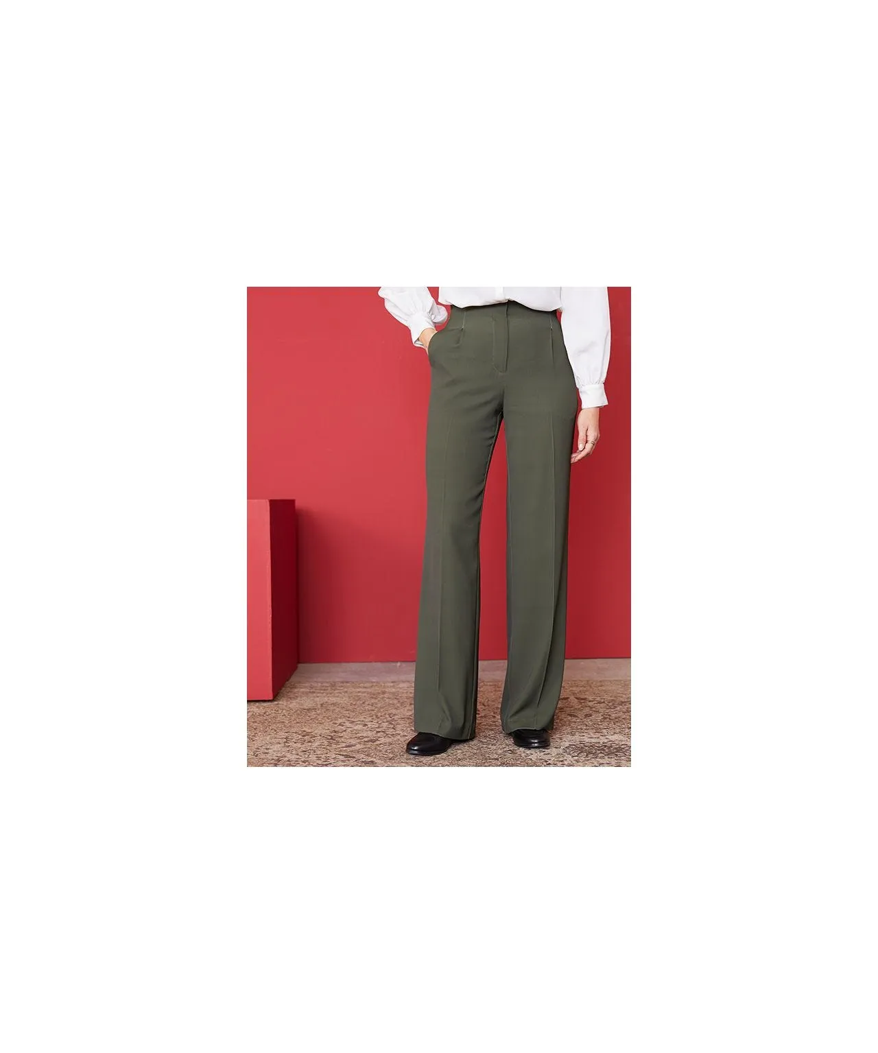 Pleated Wide-leg Pants