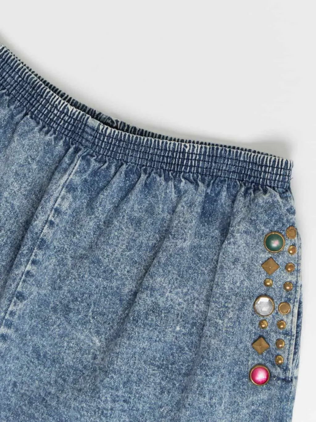 Stylish 80s Acid Wash Denim Shorts with Gem Studded Pockets - Large